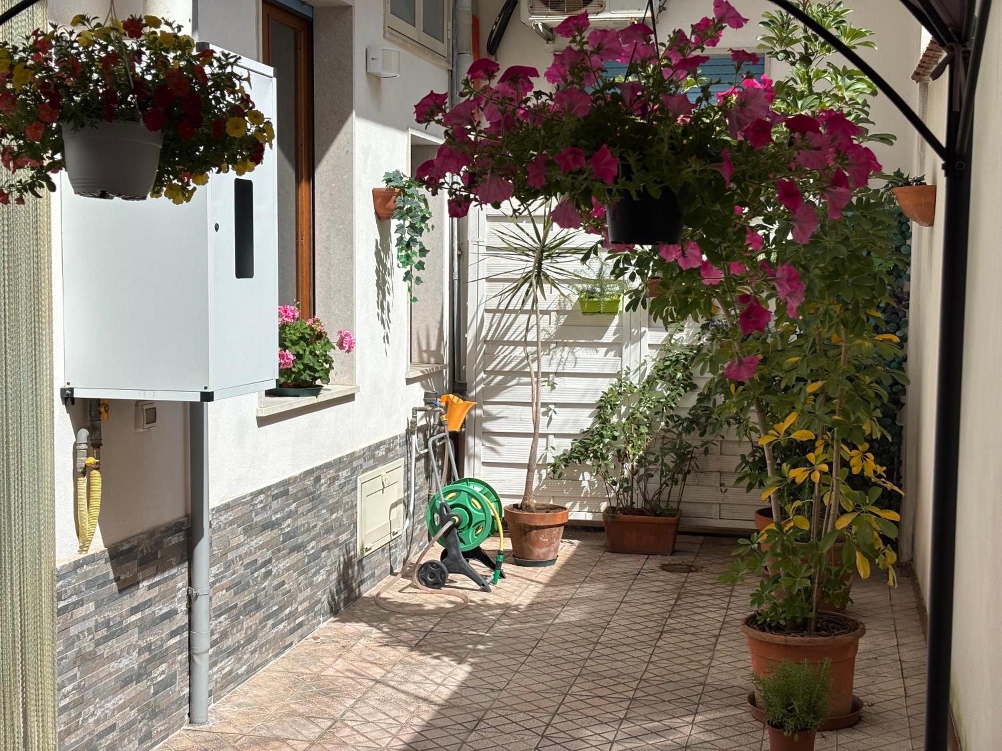 Casa Ninetta Apartman Riposto Kültér fotó